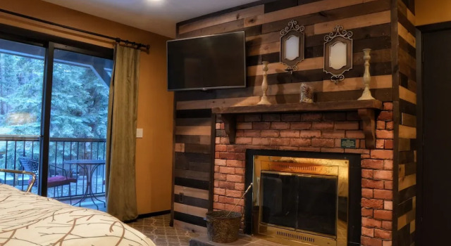 Двухместный номер Standard с балконом The Inn on Fall River & Fall River Cabins