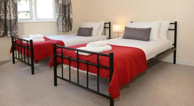 4 Bedroom town house in the heart of Southampton, Забронировать Отель Саутгемптон Хэмпшир, рядом с Театр Nuffield Southampton, NST City