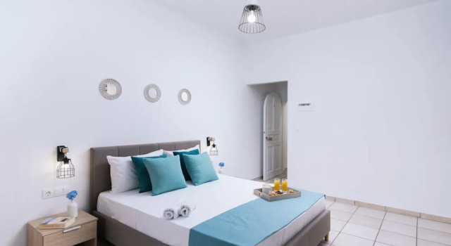 Ermis Luxury Suites & Apartments