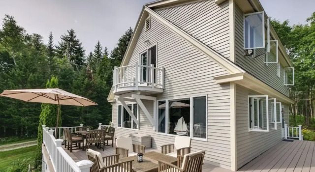 Коттедж Enchanting Waterfront Sorrento Home w/ Deck!
