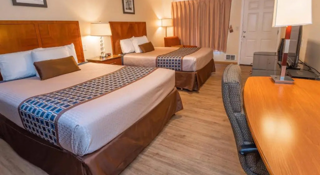 Четырёхместный номер Standard Riviera Inn