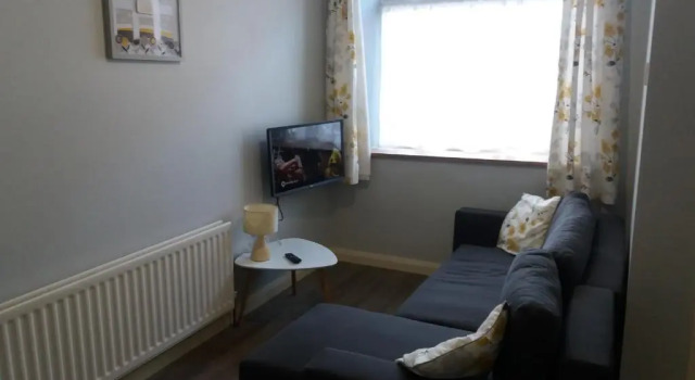 Апартаменты Цокольный этаж Holiday Home from Home Apartments