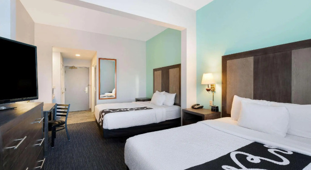 Четырёхместный номер Standard La Quinta by Wyndham Omaha Airport Downtown
