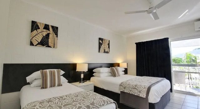 Двухместный номер Standard с балконом и с видом на залив Colonial Palms Motor Inn