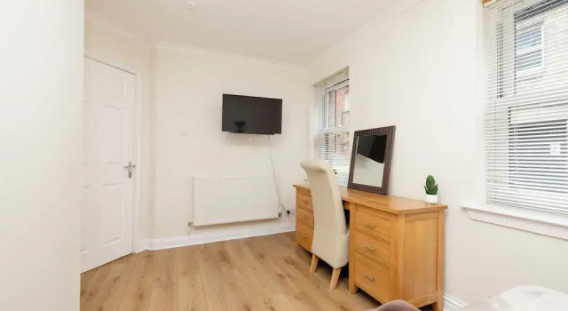 JOIVY Modern flats near Edinburgh Castle, Забронировать Апартаменты/квартира Апартаменты Эдинбурга, рядом с Scottish Widows Bank Plc, Апартаменты/квартира