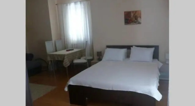Roman Gardens Studio Apartment