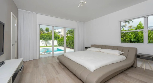 Miami World Rental - Venetian House, Varaa Hotelli Hotellit Miami Beach uima-altaalla, Uima-allas