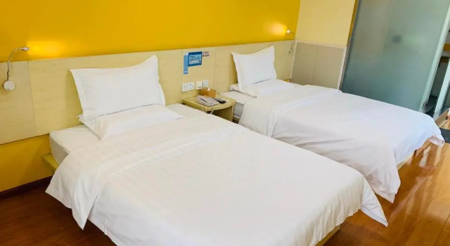 Двухместный номер Business 7Days Inn Bazhong International Trade City