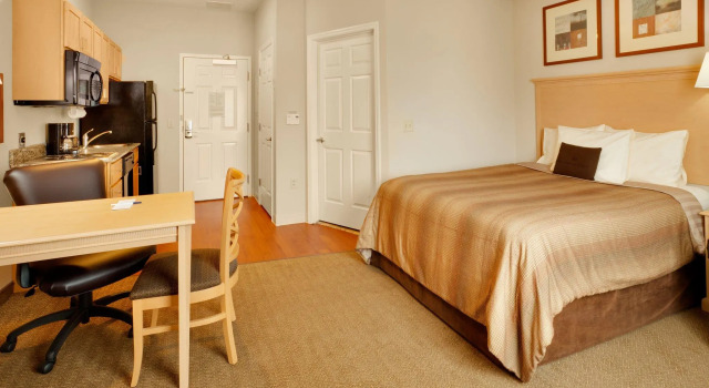 Двухместный номер Standard c 1 комнатой Candlewood Suites Harrisburg I-81 Hershey Area by IHG