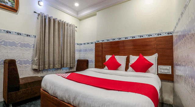 Oyo 12680 Hotel Sitara Grand, Rezerwuj Hotel Hotele w Andhra Pradesh z parkingiem, Parking