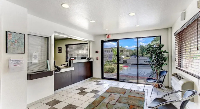 Studio 6 Kissimmee, FL - Orlando, Rezerwuj Hotel Hotele w Kissimmee z parkingiem, Parking
