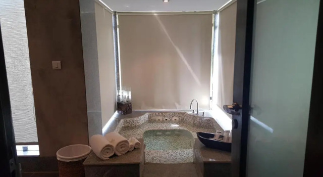 Люкс с видом на залив Отель The LaLit Resort and Spa Bekal
