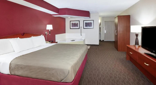 Двухместный номер Deluxe AmericInn by Wyndham Douglas/Saugatuck