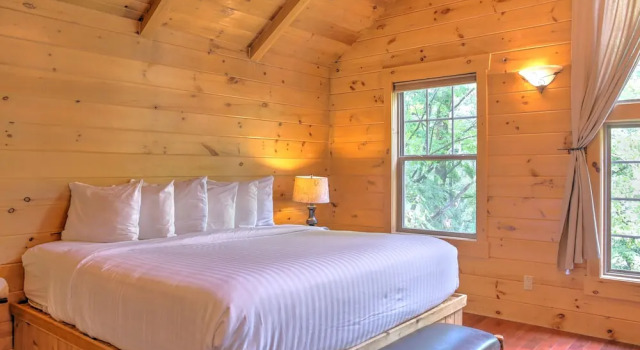 Pine Cove Lodging