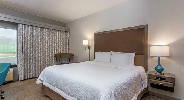 Люкс Hampton Inn Milwaukee Airport