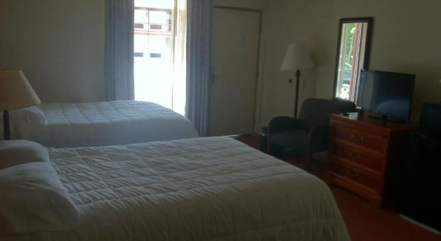 Четырёхместный номер Standard FairBridge Inn and Suites West Point