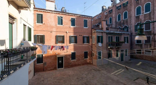 Apartment With 2 Bedrooms in Venezia, With Wonderful sea View and Wifi, Забронировать Апартаменты/квартира Кастелло Венеция
