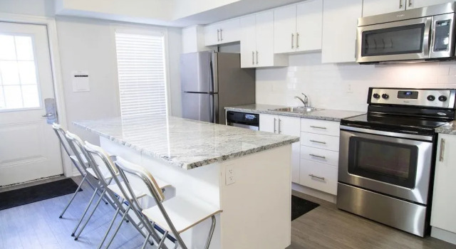 Taylorwood Townhomes, Забронировать Отель Ошава Durham Region