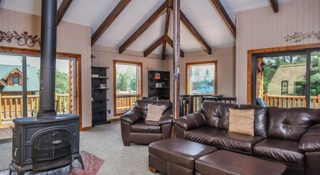 Log Hut 3 Bedroom House, Buchen Sie Ferienhaus Hotels in Maryland mit Parkplatz, Parkplätze