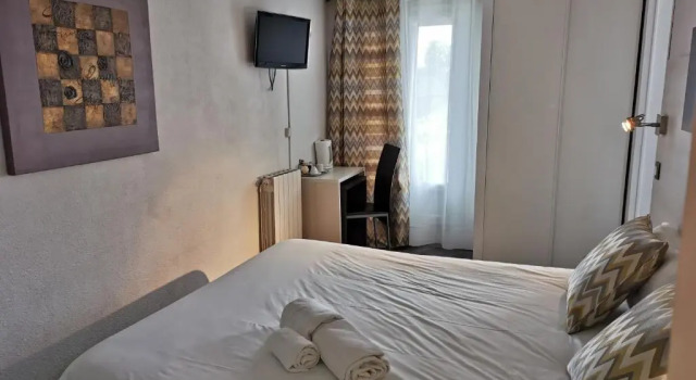 Семейный номер Standard Logis Hôtel Restaurant les Charmettes