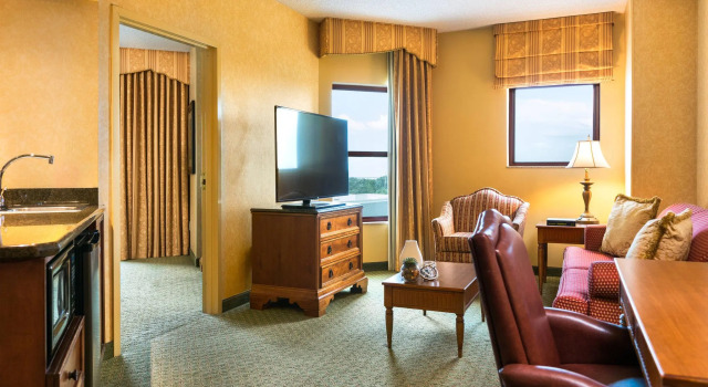 Двухместный люкс c 1 комнатой Renaissance Tulsa Hotel & Convention Center