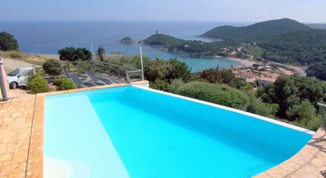 Carole F2-pool-sea View-3