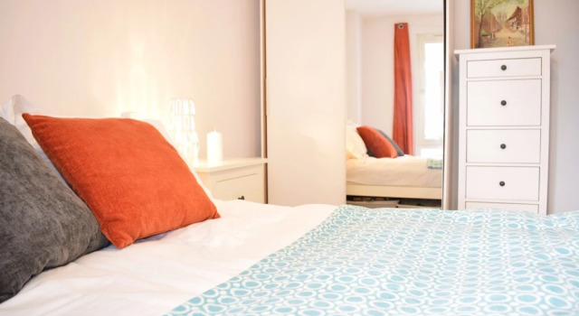 Spacious Apartment in Fantastic Location, Забронировать Апартаменты/квартира Лондонский Сити Лондон, рядом с Роупел-стрит