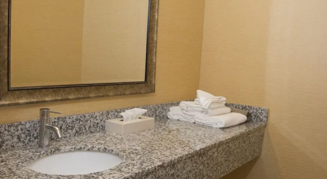 Четырёхместный номер Standard с балконом Hampton Falls Inn