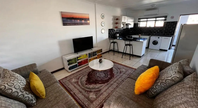 Safi Suites-Cozy 3 bedroom Apt-8, Забронировать Отель Ист-Лондон провинция Восточный Кейп, рядом с Торговый центр Hemingways Mall