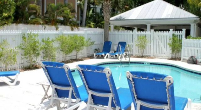 Artist Garden by Avantstay Great Location w/ Outdoor Dining, Shared Pool & Bbq! Month Long Stays