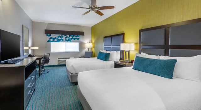 Четырёхместный номер Standard Best Western Plus Taft Inn