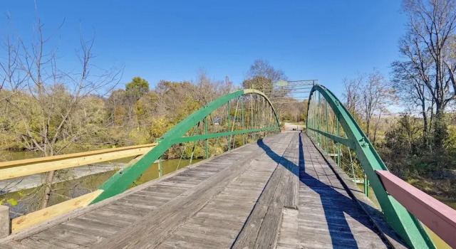 Коттедж Walk to Golf Course: Spacious Rough River Retreat!