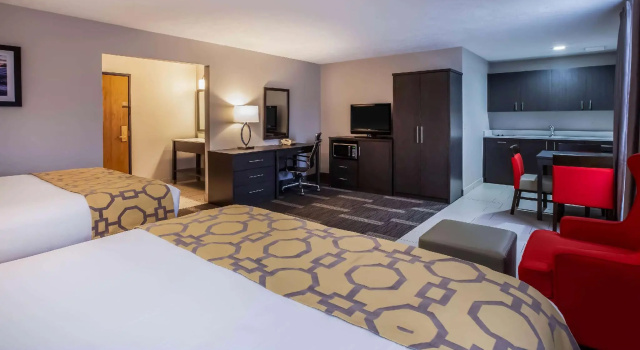 Четырёхместный люкс Baymont by Wyndham Traverse City