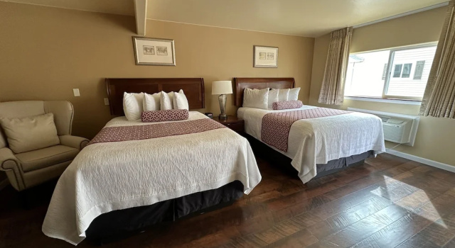Шестиместный люкс с 2 комнатами Abram Inn & Suites