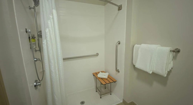 Четырёхместный номер Standard Holiday Inn Express Hotel & Suites- Gadsden by IHG