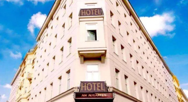 Кровать в общем номере Hotel Babula am Augarten