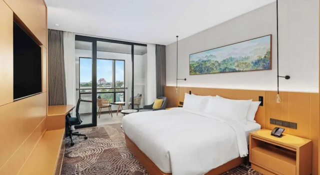 Двухместный номер Executive с балконом DoubleTree by Hilton Vientiane