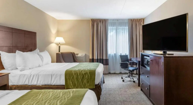 Standard Vierer Zimmer mit Balkon Comfort Inn