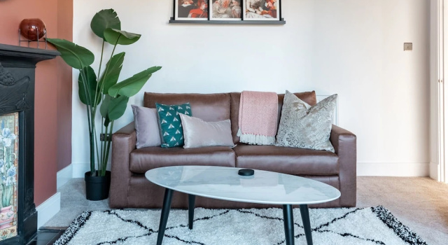 Коттедж Kensington Place - 4 Bedroom Home w Free Parking