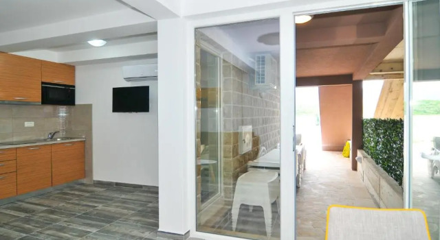 Семейная студия Apartments Edera