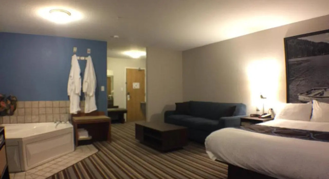 Люкс Deluxe Super 8 by Wyndham Fort Frances