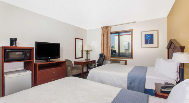 Days Inn by Wyndham Austin, Varaa Hotelli Hotellit Minnesota pysäköinnillä, Pysäköinti