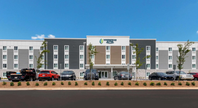 WoodSpring Suites Concord-Charlotte Speedway, Забронировать Отель Отели Конкорд с парковкой, рядом с Океанариум SEA LIFE Charlotte-Concord, Парковка