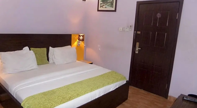 Номер Classic Downtown Royal Hotel