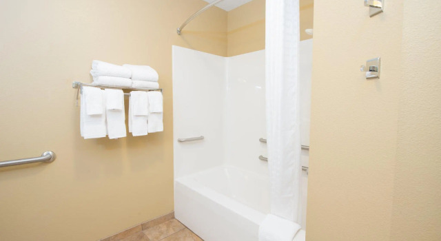 Двухместный люкс c 1 комнатой Candlewood Suites Minot by IHG