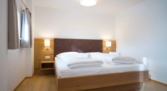 Central Lake View Suites Villa Julia by we rent, Rezerwuj Willa Hotele w Salzburg z parkingiem, Parking