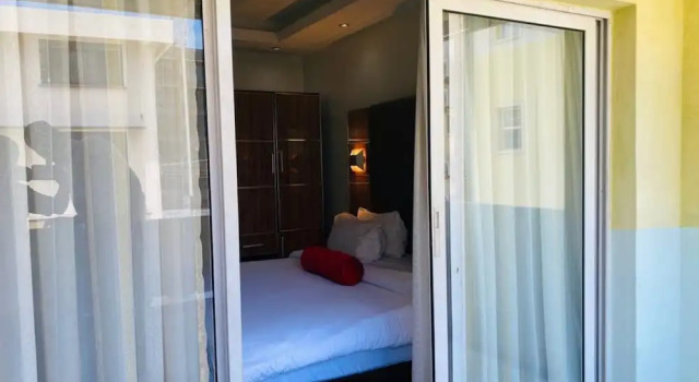 Номер Deluxe с балконом Glee Hotel