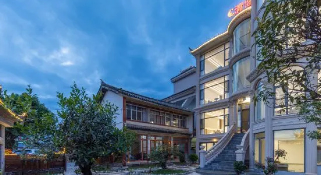 Lijiang Qingyou Courtyard Homestay (Sanyi International Airport Store), Prenota Hotel Hotel a Lijiang con parcheggio, Parcheggio