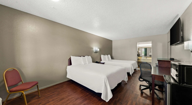 Четырёхместный номер Standard Americas Best Value Inn Bonham