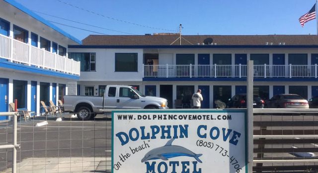 Кровать в общем номере Dolphin Cove Motel